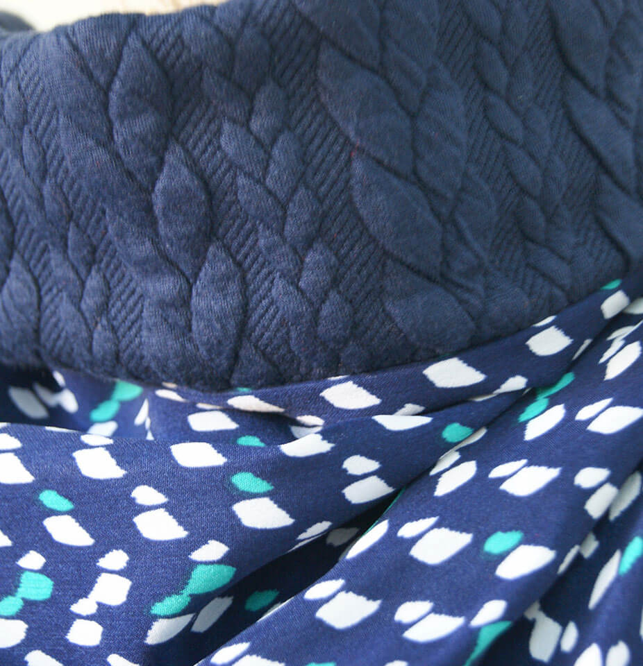 Chèche bleu marine à petits motifs