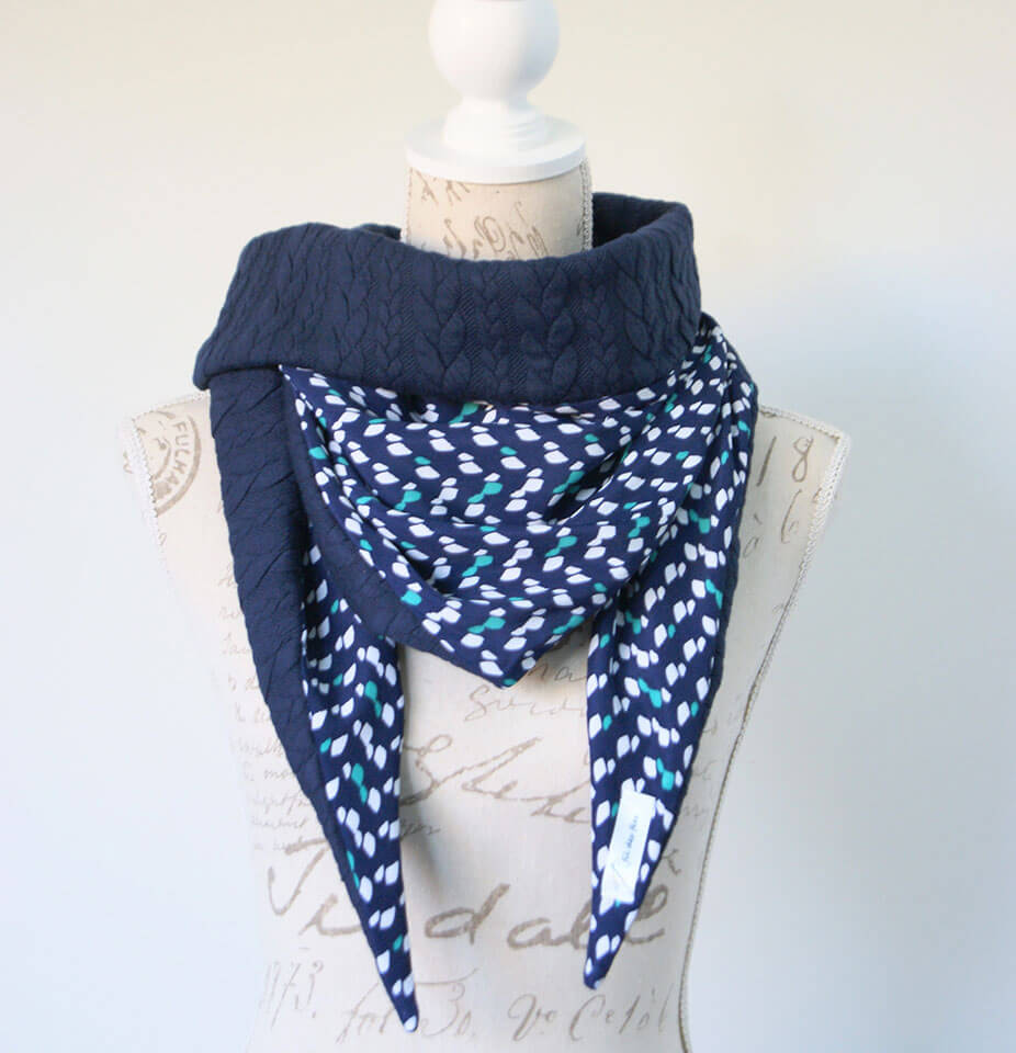 Chèche bleu marine à petits motifs